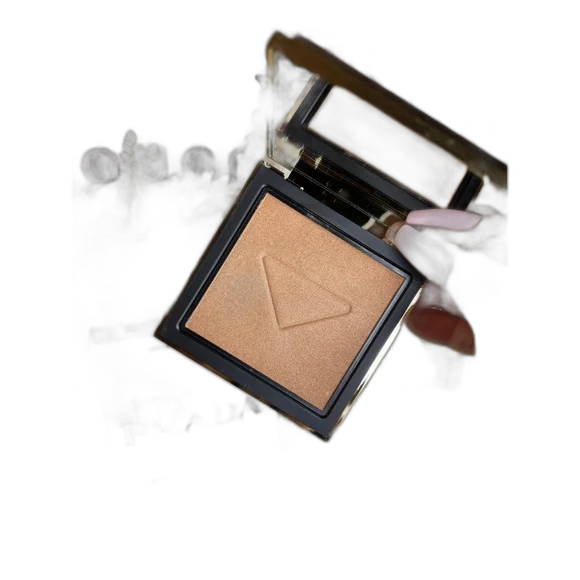 Prada Light Glowing highlighter
