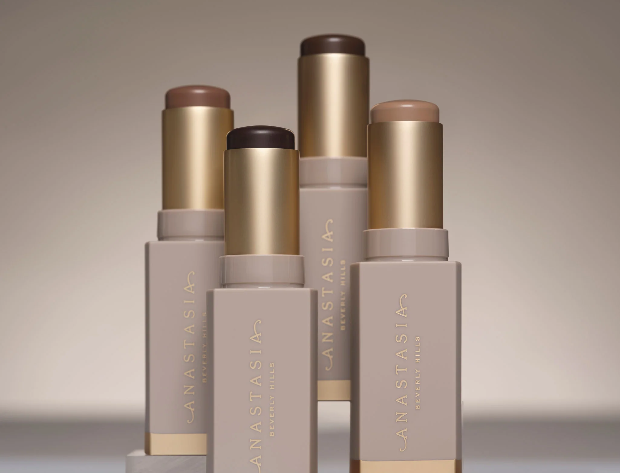 ANASTASIA BEVERLY HILLS Smooth Blur Contour Stick in Halftone