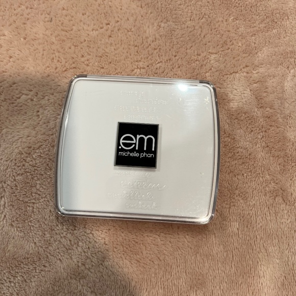 EM Michelle Phan Contour And Highlighter Stick Light