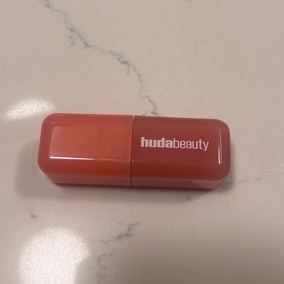 Huda Beauty SUNSET LYCHEE