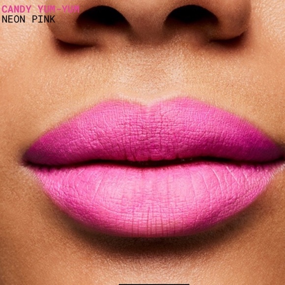 MAC Cosmetics Lipgloss Cushion in shade Yum Yum