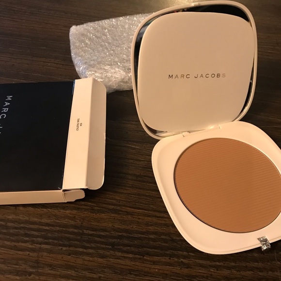 Marc Jacobs powder bronzer