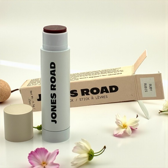 Jones Road Lip Recharge Glossy Treatment Balm
